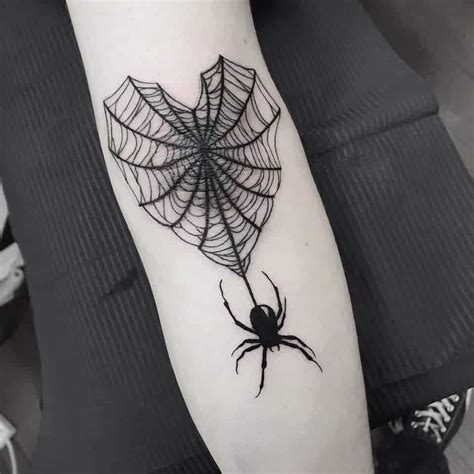 araña tatuaje mujer|92 Tatuajes de arañas y telarañas (Con su。